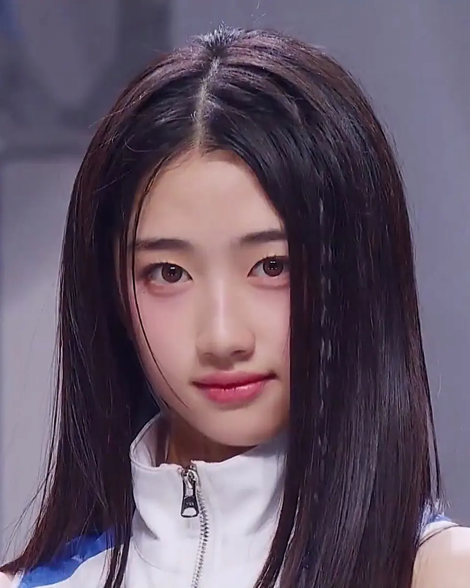 아윤 AYUNE