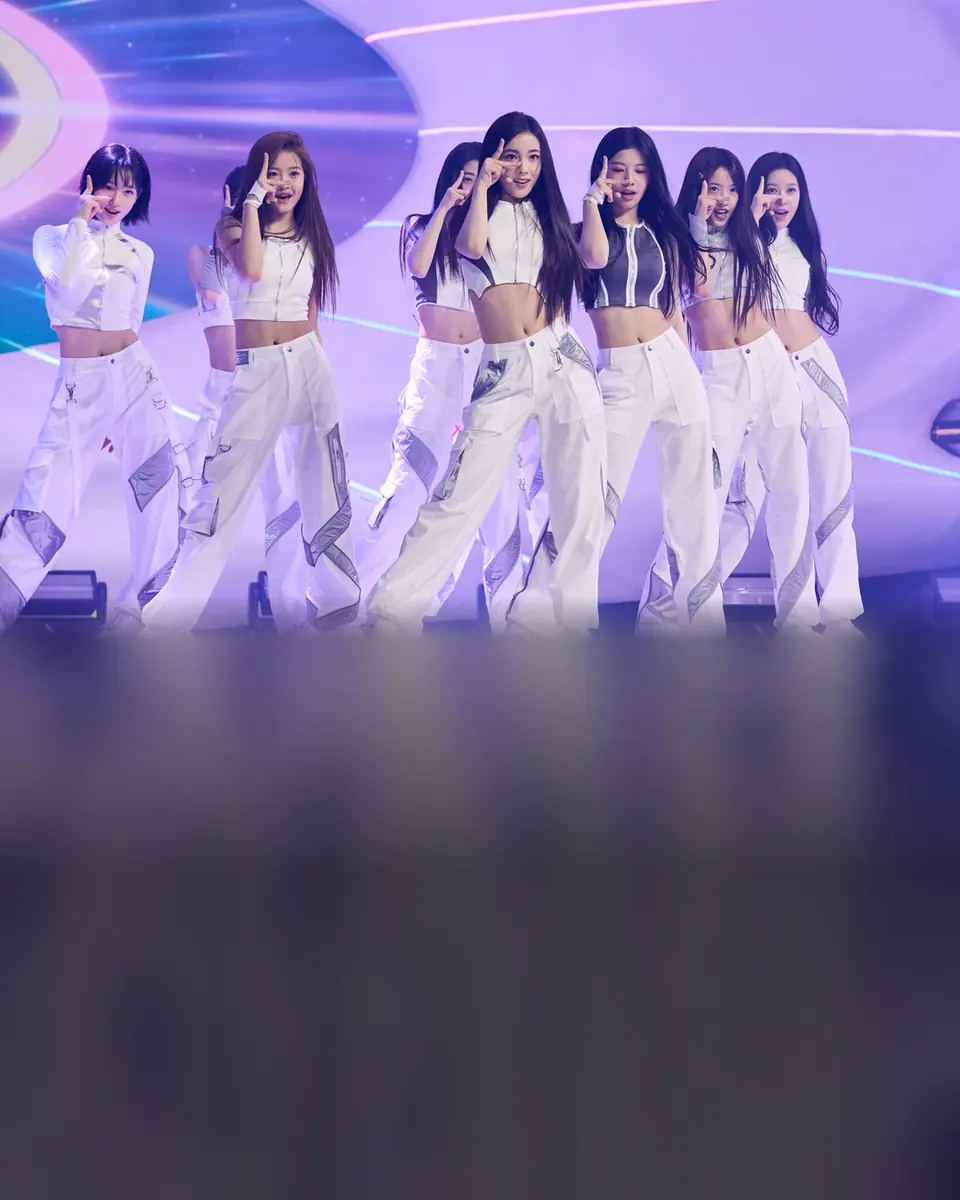 그리고 9명, 소녀시대의 바통