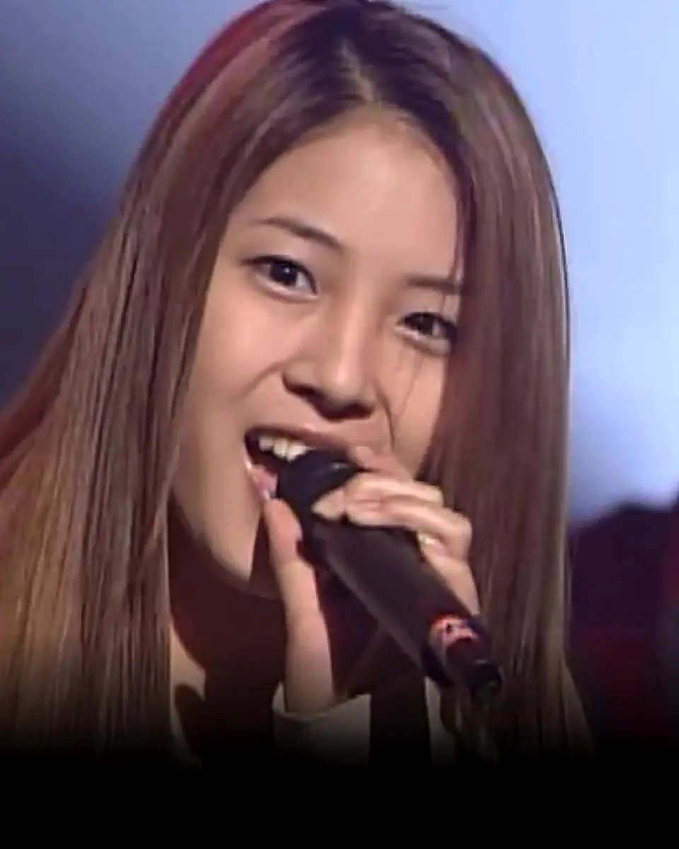 2000년 8월, 13살의 데뷔 무대