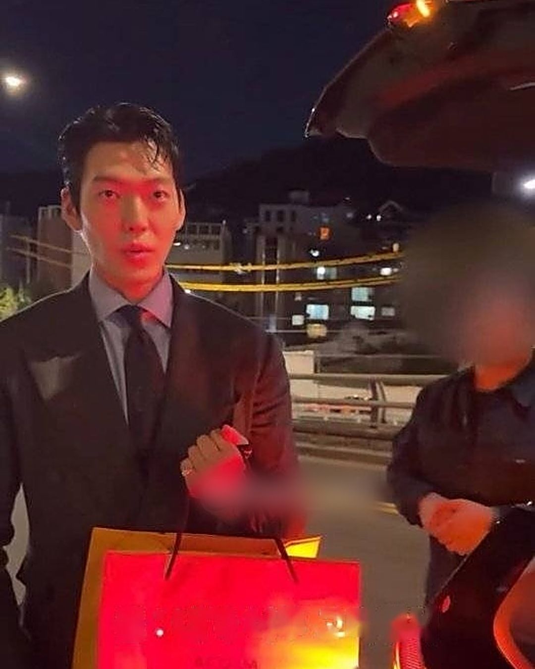 김우빈, '누나 주려고' 차에 싣고 다닌 선물