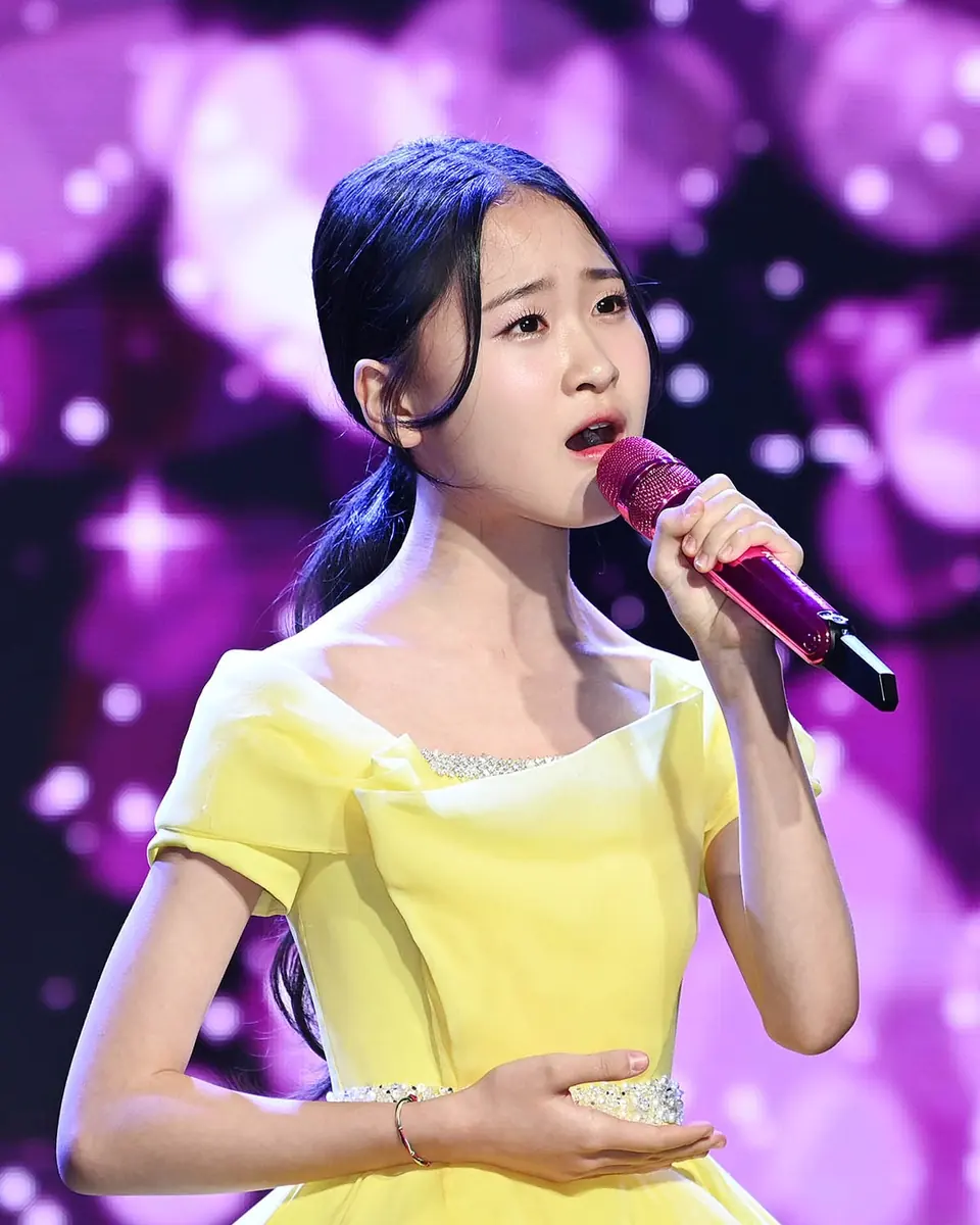 트로트 축제 무대에서 앞 순서 가수를 비판했다