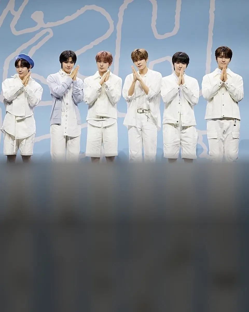 한국 데뷔 8일 만의 첫 1위