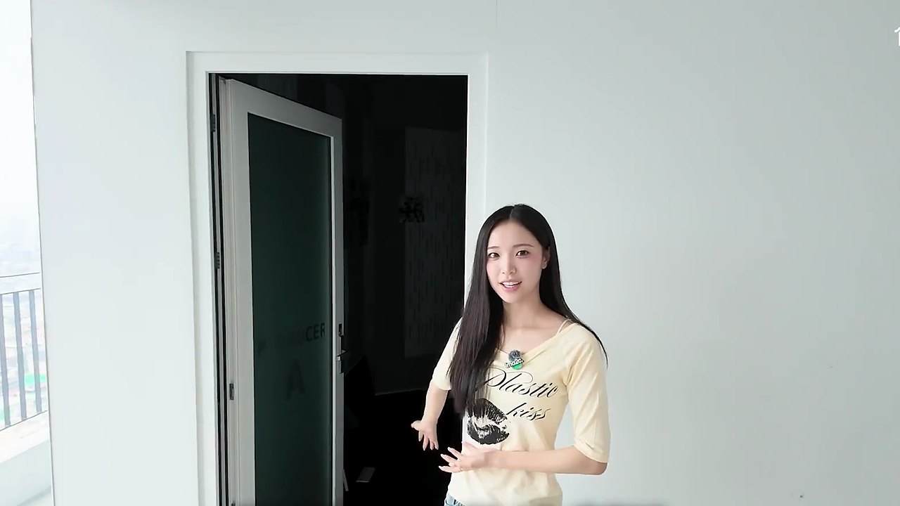 수이가 라이브를 하는 브레이브엔터테인먼트 프로듀서 방 · 사진 = 원마이크 영상 갈무리